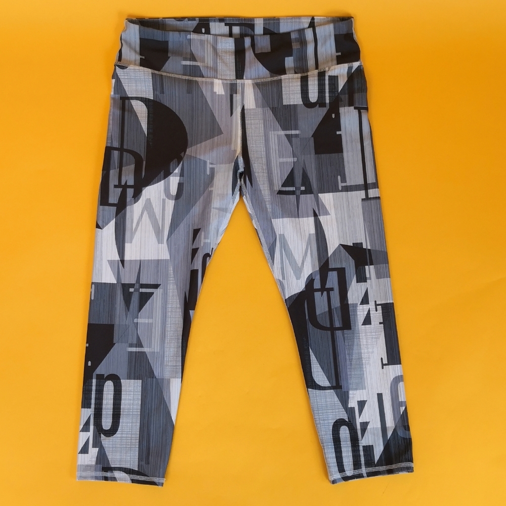 Fabletics Women Capri sport gym yoga L gray/black